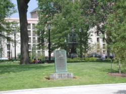 MaloneMonuments-MemphisCourtSquare-2005-Aug-1108.jpg