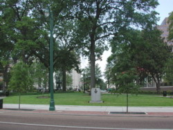 MaloneMonuments-MemphisCourtSquare-2005-Aug-1112.jpg