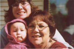 Heidman,LilyGrace_GAuntCindyHolton,GMomChristyFoster,MomMelanieHeidman-Jan2003.jpg