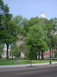 MaloneMonuments-MemphisCourtSquare-2005-Aug-1109.JPG