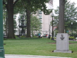 MaloneMonuments-MemphisCourtSquare-2005-Aug-1114.jpg