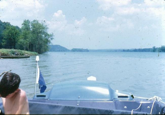 McKnightTennesseeRiverCabin1969-02.jpg